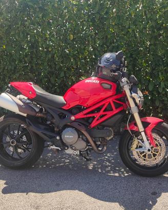 DUCATI 796 MONSTER