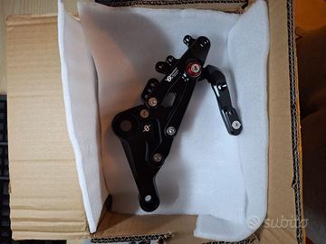 Pedaline arretrate Aprilia Rs/tuono 660