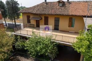 Villa di 750 m² con più di 5 locali e box auto dop