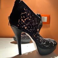 Sandali neri traforati con tacco alto Estradà