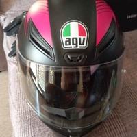 casco integrale e guanti super protettivi