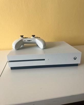 Xbox One S + controller + 4 giochi
