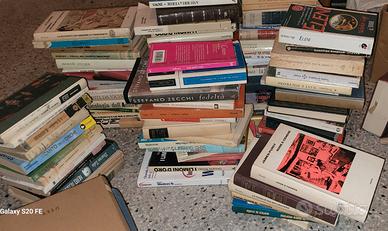 set lotto più di 100 libri a scelta fra molti più 