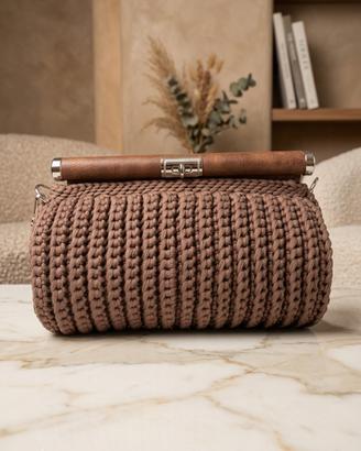 Borsa realizzata ad uncinetto