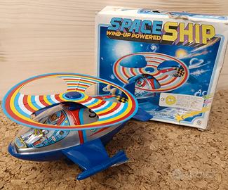 Gioco Latta Vintage Space Ship Wind-up Powered