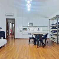 TRILOCALE CON CANTINA E BOX AUTO - VIA GOLFO DI OR