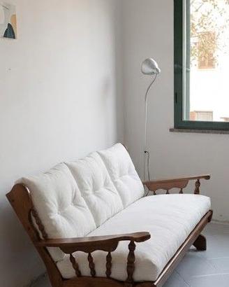 Divano a dondolo vintage in legno.Solo struttura