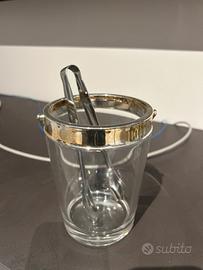 Bicchieri e secchiello ghiaccio