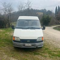 Ford transit 9 posti autovettura