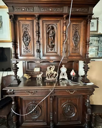 Credenza Neorinascimentale dell'Ottocento
