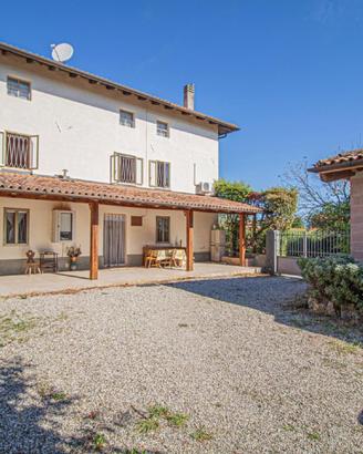 Villa indipendente con dependance e spazio per ...