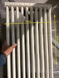 Radiatore tubolare verticale bianco
