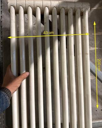 Radiatore tubolare verticale bianco