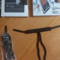 custodie per smartphone da spiaggia e laccetti per