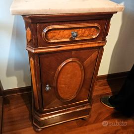 Comodino antico di fine '800, stile Umbe