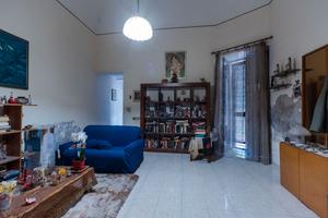 Appartamento piano terra con terrazzino e giardino