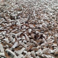 tappeto sfrangiato in pelle 