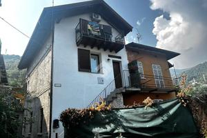 CASA SEMINDIPENDENTE A GRAVEDONA