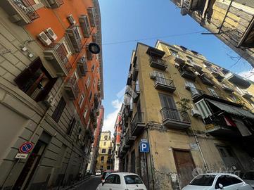 NEGOZIO A NAPOLI