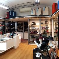 ARREDAMENTO COMPLETO PELLETTERIA BORSE ACCESSORI