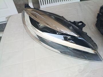 Faro Volvo V40 destro