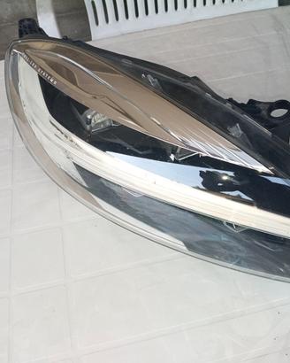 Faro Volvo V40 destro