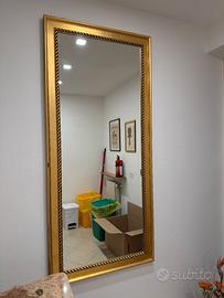 Specchio grande con cornice dorata vintage