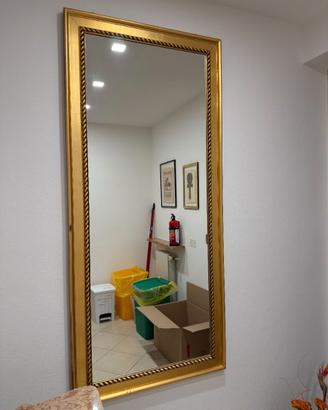 Specchio grande con cornice dorata vintage