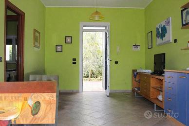 VILLA A SCHIERA A CAROVIGNO