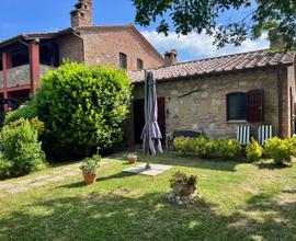 Baiadera in casale con giardino e piscina