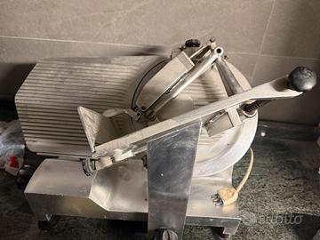 Affettatrice corrente 220