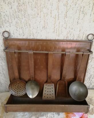 PORTA MESTOLI IN RAME CON 5 UTENSILI VINTAGE