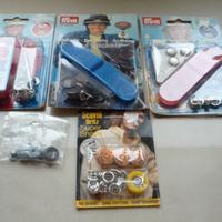 Jeans e altri bottoni con macchine di installazion