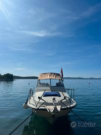 Boston Whaler Revenge 22