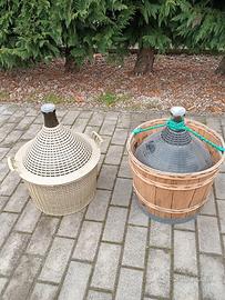 Damigiane e bottiglie vino