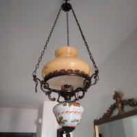 lampadario in porcellana e vetro opalino 