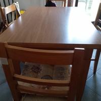 tavolo da cucina scavolini con 4 sedie