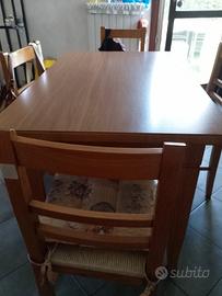 tavolo da cucina scavolini con 4 sedie