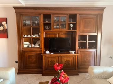 Pareti, divani, tende, tavoli e accessori