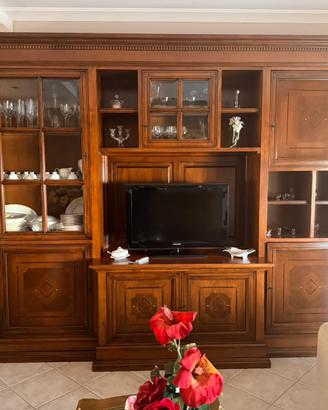 Pareti, divani, tende, tavoli e accessori