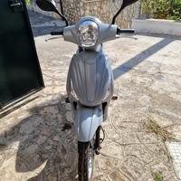 Scooter elettrico no patente & assicurazione