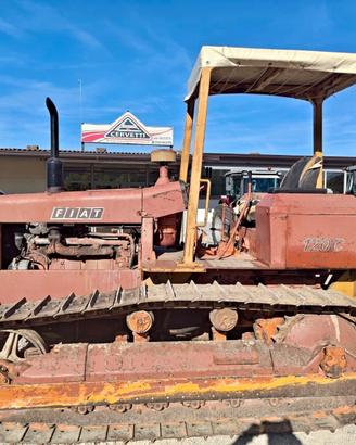 Trattore agricolo cingolato FIAT 120C
