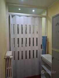 porta a soffietto pvc con vetri sopra 