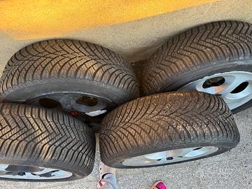 4  Pneumatici ,  4 stagioni 205/55 R16 .Su Cerchi 