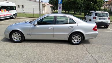 Mercedes E 200 K metano LEGGERE