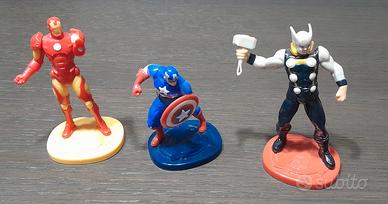 Lotto di 3 Personaggi Avengers Marvel Kinder Maxi