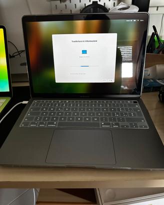 Macbook air  2020 i5 256 gb 8gb ram