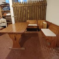 Tavolo con giropanca. Vendibili separatamente.