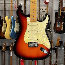 FENDER - AMERICAN STRATOCASTER PLUS DELUXE LACE S