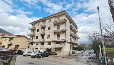 Luminoso appartamento in Via Salsano